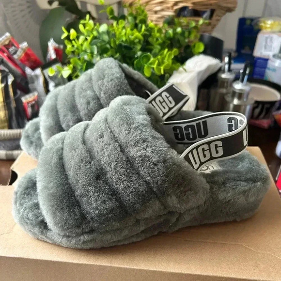 UGG fluff Yeah slide slippers sz 6 nwb - Picture 1 of 5